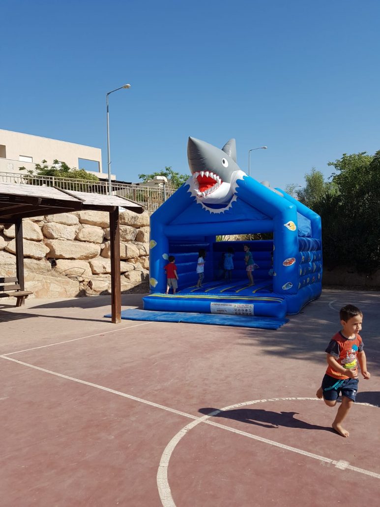 טירת כריש - מתנפחים לילדים