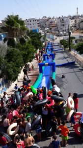 מסלול מים ענק מתנפח לקייטנה או אירוע - מתנפחים בכל הארץ - מקפיצים אירועים