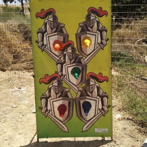 דוכן משחק-השחלת חישוק