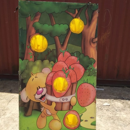 דוכן משחק – קלע לחור